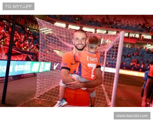 青岛海牛与上海海港激战正酣2025中超联赛第27轮精彩回顾